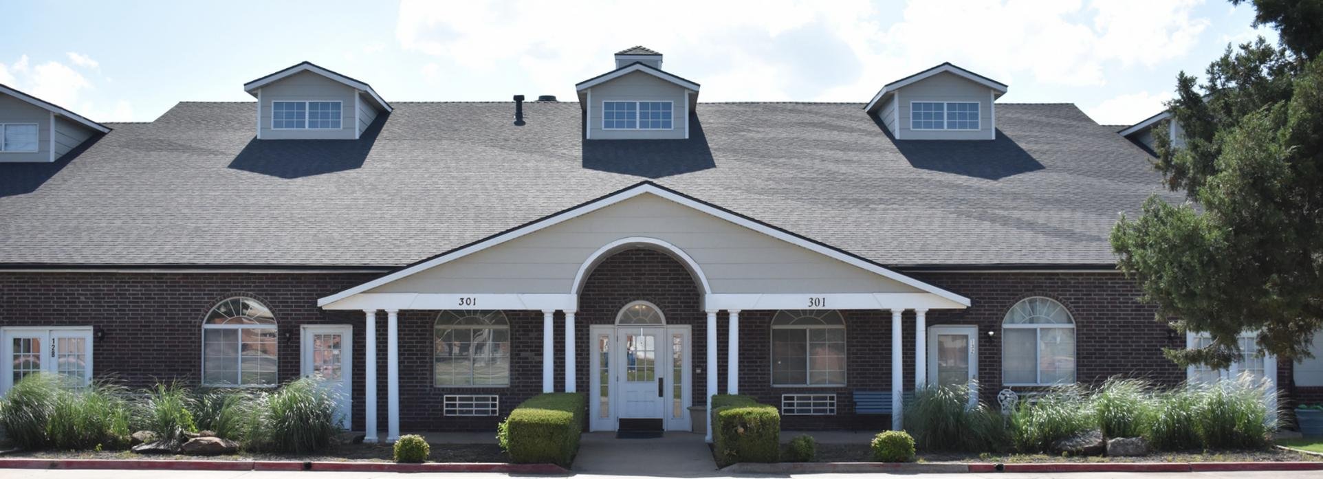 Front entrance of a Featherstone Assisted Living community